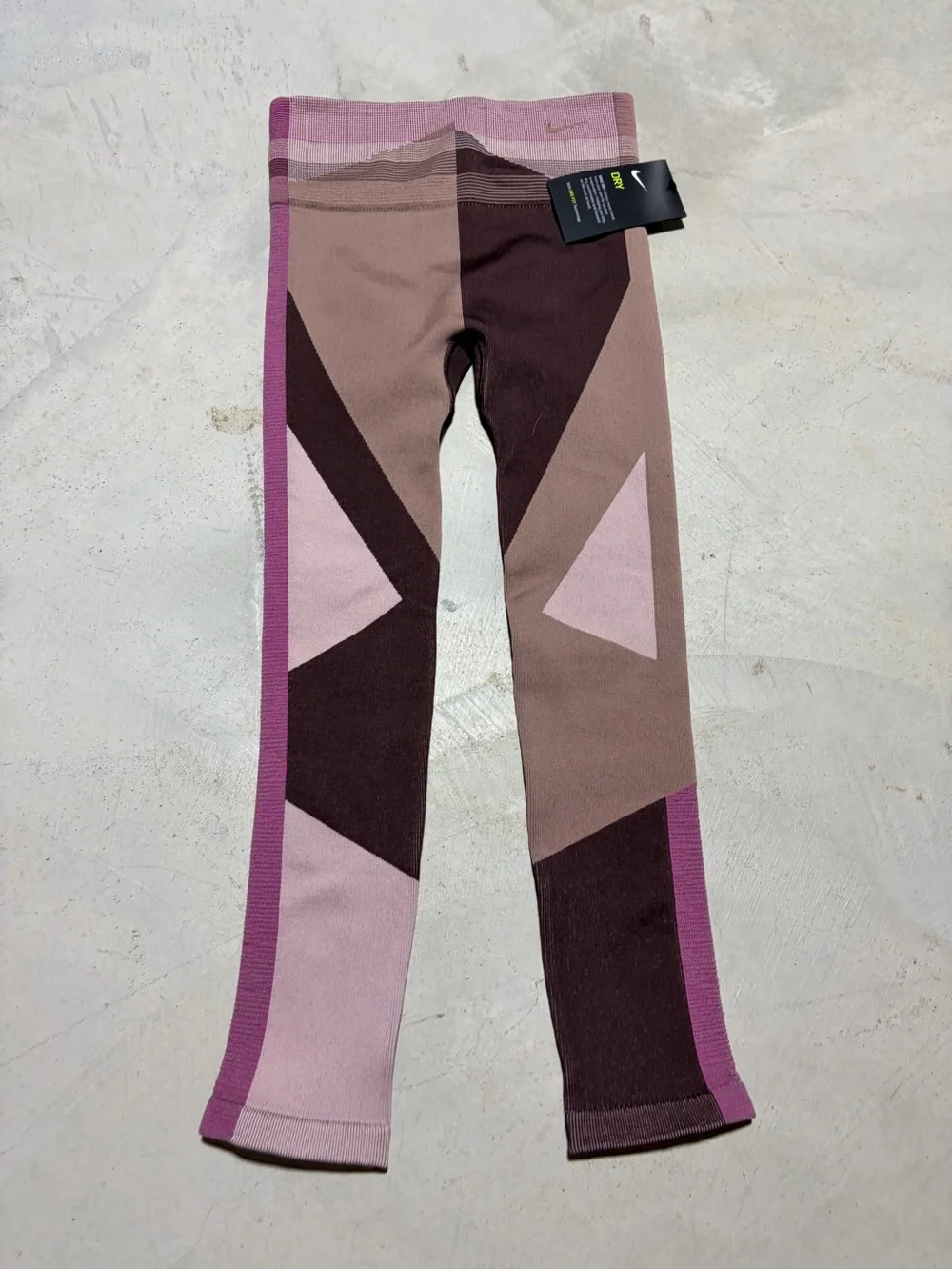 Nike women’s NWT Sculpt lux tight fit Pink brown leggings small MSRP$100